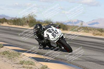 media/Nov-16-2025-Race Pace (Sun) [[8c5fa54630]]/Verified Riders/4-Turn 3 Inside (1050am)/